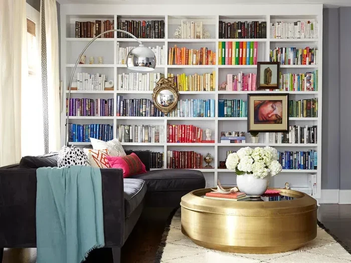 Inspirasi rak buku kekinian di rumah.