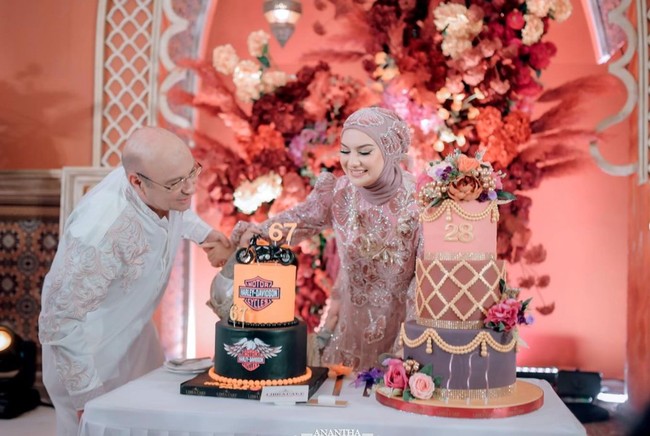 Irish Bella baru saja merayakan ulang tahunnya yang ke-28 pada 23 April. Bersama sang ayah, ia menggelar pesta ulang tahun yang cukup meriah dengan tema Arabian Night. Foto: Instagram/@_irishbella_