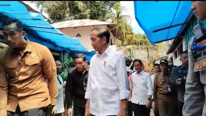 Jokowi Janji Bangun Pasar hingga Benahi Jalan di Mamasa Sulbar