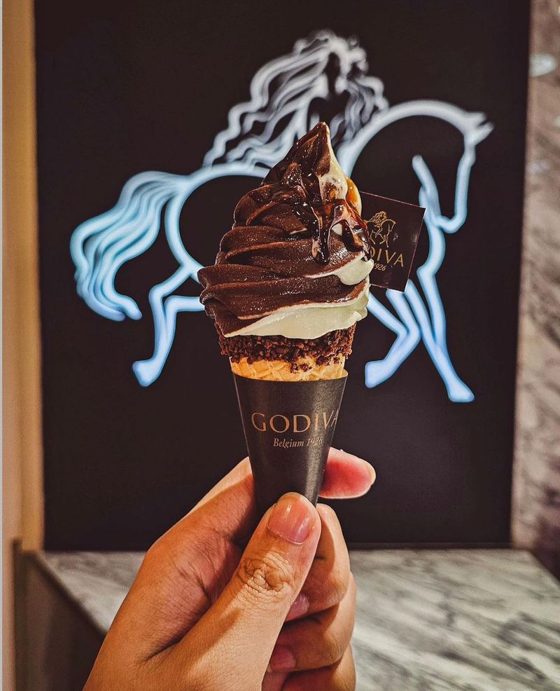 Kafe baru di Surabaya: Godiva.
