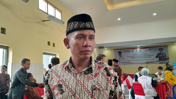 Kegiatan tersebut bertujuan membangun jalan pertanian di desa setempat.