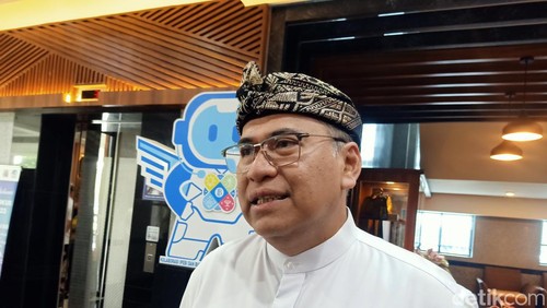 Kepala BI Bali Erwin Soeriadimadja saat ditemui di kantornya, Selasa (23/4/2024). (Ni Made Lastri Karsiani Putri/detikBali)