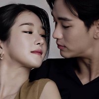 Kim Soo Hyun dan Seo Ye Ji kemudian bergabung dalam agensi yang sama, Gold Medalist. Jurnalis yang beralih jadi YouTuber terkenal Kim Yong Ho menyebut hal itu dilakukan untuk menutupi hubungan asmara di antara keduanya. Desas-desus itu sempat menghebohkan fans Kim Soo Hyun. Foto: Instagram