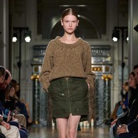 Inilah koleksi terbaru Victoria Beckham untuk musim gugur/dingin 2024. Victoria merilis koleksi yang paling eksperimental, namun tetap sophisticated. Foto: Dok. Victoria Beckham.