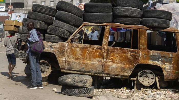 A person takes a bath at a public school that serves as a shelter for people displaced from their homes due to clashes between armed gangs in Port-au-Prince, Haiti, Monday, April 22, 2024. Haiti's health system has long been fragile, but it's now nearing total collapse after gangs launched coordinated attacks on Feb. 29, targeting critical state infrastructure in the capital and beyond. (AP Photo/Ramon Espinosa )