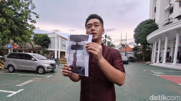 Kuasa hukum anak Anggota DPRD Surabaya Saifudin Zuhri di Polrestabes Surabaya.