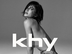 Foto Kylie Jenner Tampil Topless Saat Promosi Celana Jeans