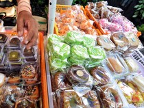 Nostalgia Jajan Tradisional di Kampung Kue Rungkut Surabaya