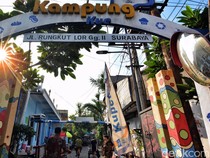 Belasan Tahun Berdiri, Kampung Kue Eksis Jadi Wisata Kuliner di Surabaya