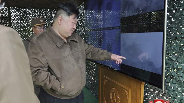 In this photo provided by the North Korean government, North Korean leader Kim Jong Un, right, supervises a drill at an undisclosed place in North Korea Monday, April 22, 2024. Independent journalists were not given access to cover the event depicted in this image distributed by the North Korean government. The content of this image is as provided and cannot be independently verified. Korean language watermark on image as provided by source reads: 