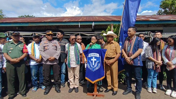 Momen Perayaan Paskah Nasional GAMKI di Alor NTT Paskah Nasional sekaligus perayaan Dies Natalis ke-62 Gerakan Angkatan Muda Kristen Indonesia (GAMKI) dipusatkan di Kabupaten Alor Nusa Tenggara Timur. Ini potretnya.