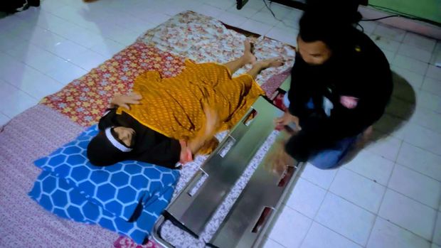 DES PSC 119 memberikan pelayanan antar jemput warga Demak dirujuk ke rumah sakit, Senin (22/4/2024).