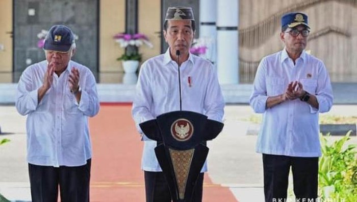 Penampakan Bandara Panua Pohuwato yang Diresmikan Jokowi Bandar Udara Panua Pohuwato, di Kabupaten Pohuwato, Provinsi Gorontalo telah diresmikan oleh Presiden Jokowi. Begini penampakan bandara tersebut.