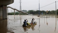 China Diguyur Hujan Badai Tertinggi Dalam Satu Abad