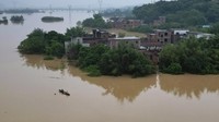 Provinsi Guangdong, yang pernah dijuluki sebagai lantai pabrik dunia, rentan terhadap banjir pada musim panas. Pertahanan provinsi ini terhadap bencana banjir diuji secara serius pada bulan Juni 2022 ketika provinsi ini dilanda hujan lebat terberat dalam enam dekade. Ratusan ribu orang dievakuasi.