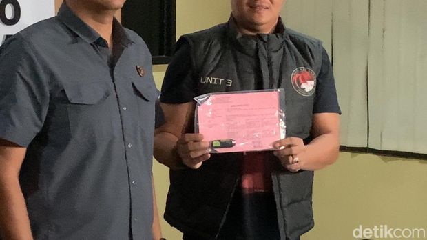 Penampakan pod rokok elektrik bukti Chandrika Chika cs pesta ganja di hotel Jaksel.