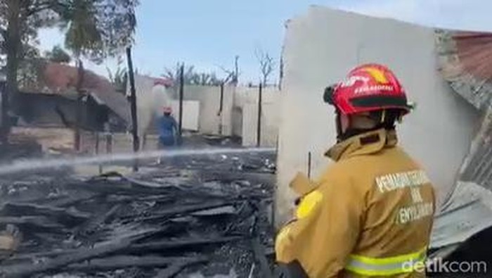 Penampakan rumah dinas di asrama Kowilhan Medan yang terbakar. (Foto: Dinas Pemadam Kebakaran Medan)