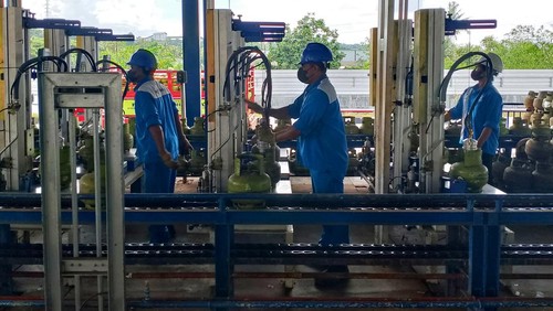 Pengisian LPG 3 Kg di Kabupaten Sumbawa, Nusa Tenggara Barat, beberapa waktu lalu.