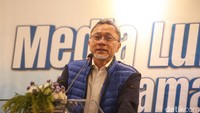 Zulhas menyebut sejumlah pihak juga sudah menerima putusan yang ada. Dengan begitu, lanjut Zulhas, tinggal menunggu penetapan oleh KPU. Begitu pula saat ditanya perihal pengajuan hak angket di DPR dan gugatan hasil pilpres di PDIP. Menurut Zulhas, saat ini adalah waktunya melanjutkan pemerintahan.