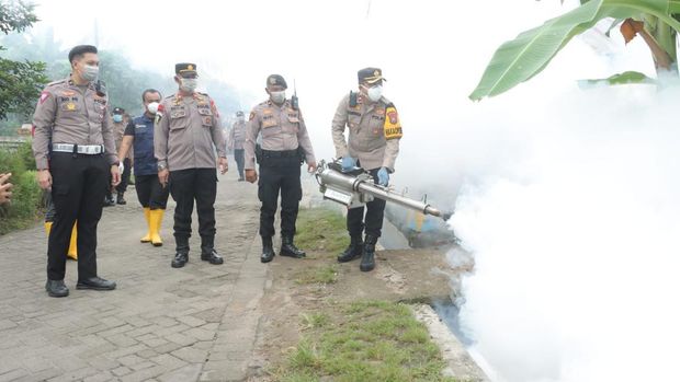 Polres Mojokerto fogging