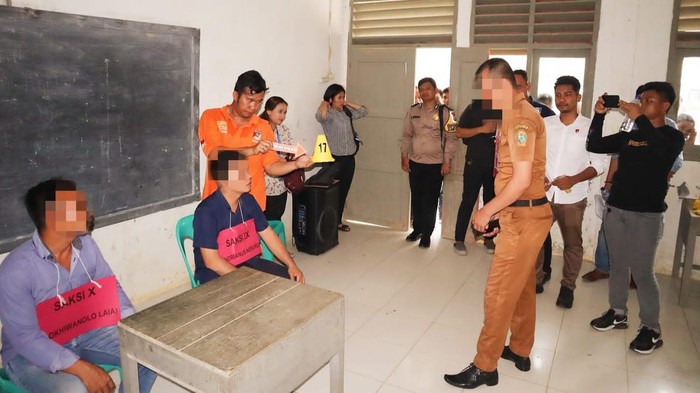 Proses rekonstruksi kasus siswa SMK diduga dianiaya kepsek. (Foto: Dok. Polres Nias Selatan)