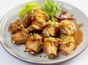 Resep Sayap Ayam Goreng Saus Asam Pedas untuk Lauk Nasi Putih
