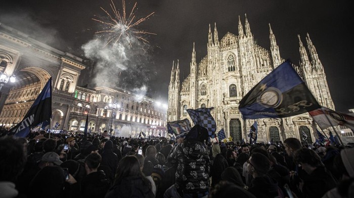 Inter Milan fans celebrate after the team won the Serie A soccer match against AC Milan in Milan, Italy, Monday, April 22, 2024. (Marco Ottico/LaPresse via AP)