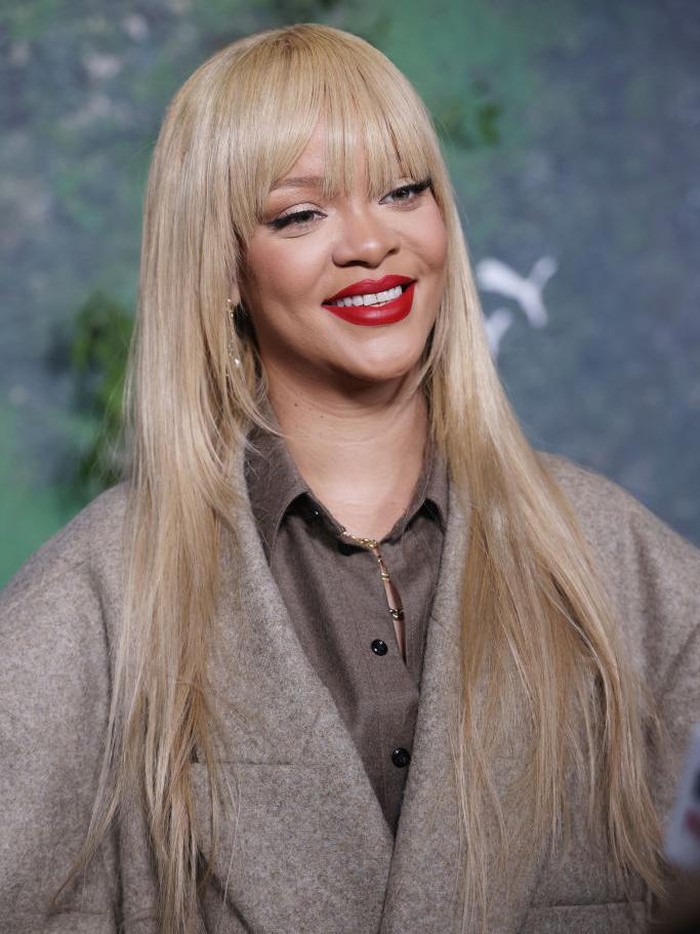 Rihanna tampil dengan rambut baru di peluncuran koleksi Fenty x Puma LONDON, ENGLAND - APRIL 17: Rihanna attends the FENTY x PUMA Creeper Phatty Earth Tone Launch Party at Tobacco Dock on April 17, 2024 in London, England. (Photo by Neil Mockford/WireImage) (Photo by Neil Mockford/WireImage)