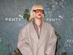 Viral Gaya Rihanna Pakai Kaus Kaki Seharga Rp 17 Juta