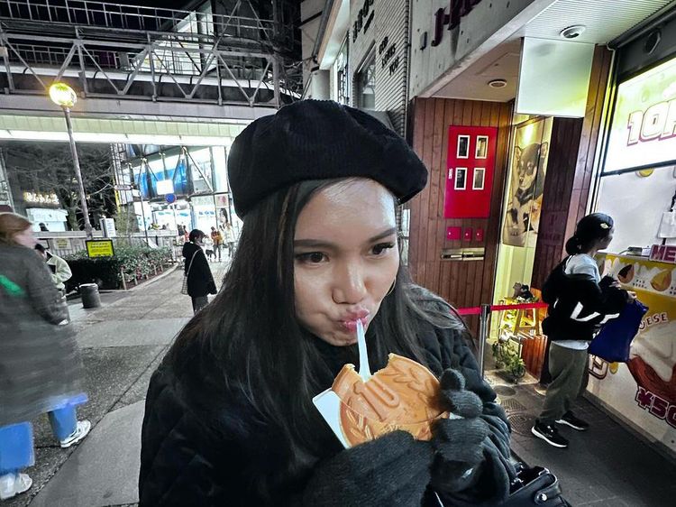 Gaya Rosa Anderson, Istri Codeblu saat Kulineran di Restoran Bintang 5