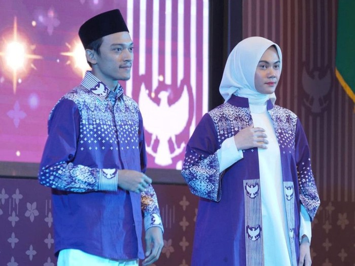 Seragam haji 2024 dengan motif Sekar Arum Sari.
