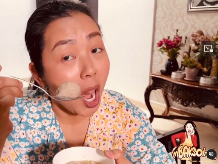 Serunya Soimah Saat Jualan Bakso hingga Makan Sate Lesehan