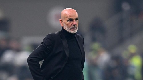 Soccer Football - Serie A - AC Milan v Inter Milan - San Siro, Milan, Italy - April 22, 2024 AC Milan coach Stefano Pioli reacts REUTERS/Daniele Mascolo
