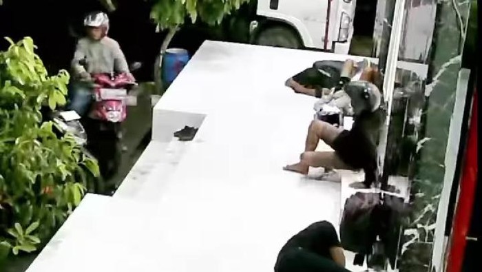 Tangkapan layar pencurian ponsel di SPBU Kecamatan Jogonalan, Klaten.