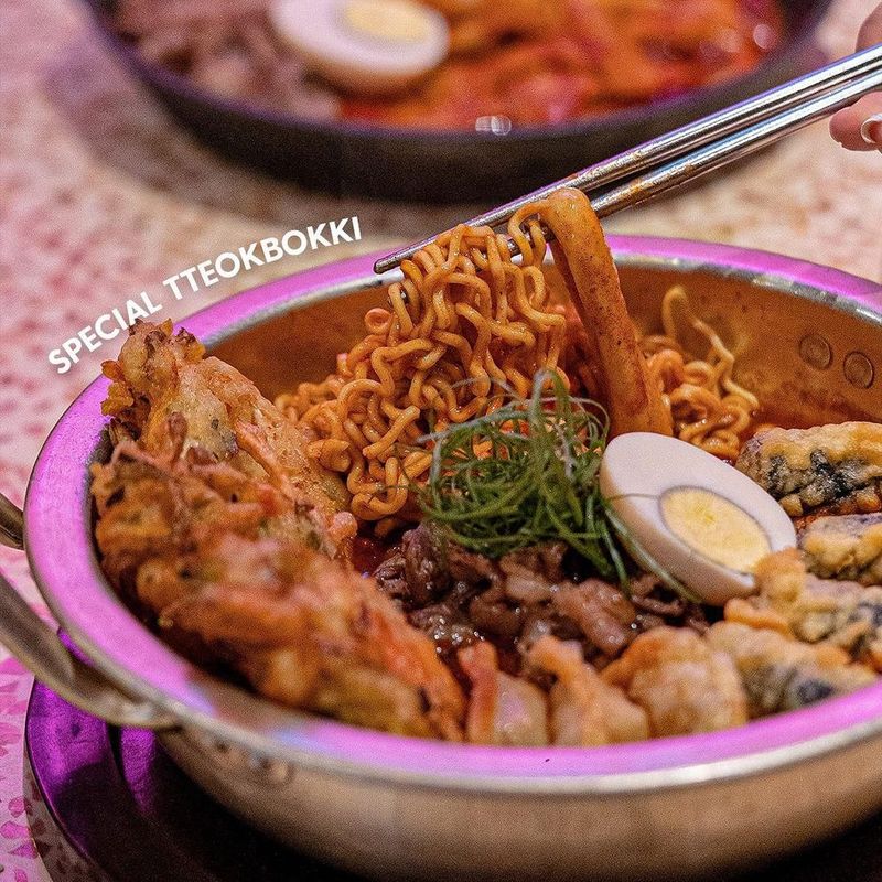 Tempat makan kuliner Asia di Surabaya: Bamsae.