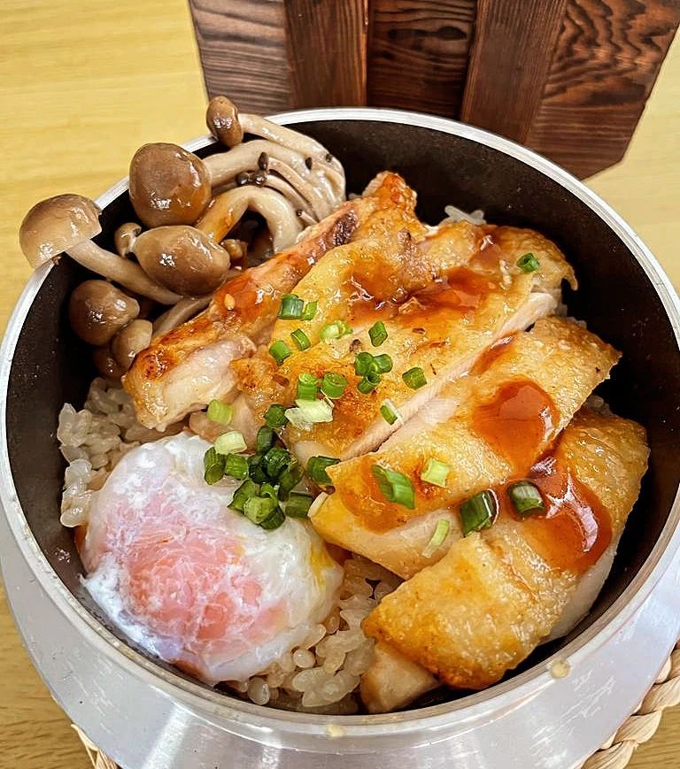 Tempat makan kuliner Asia di Surabaya: Donbei.