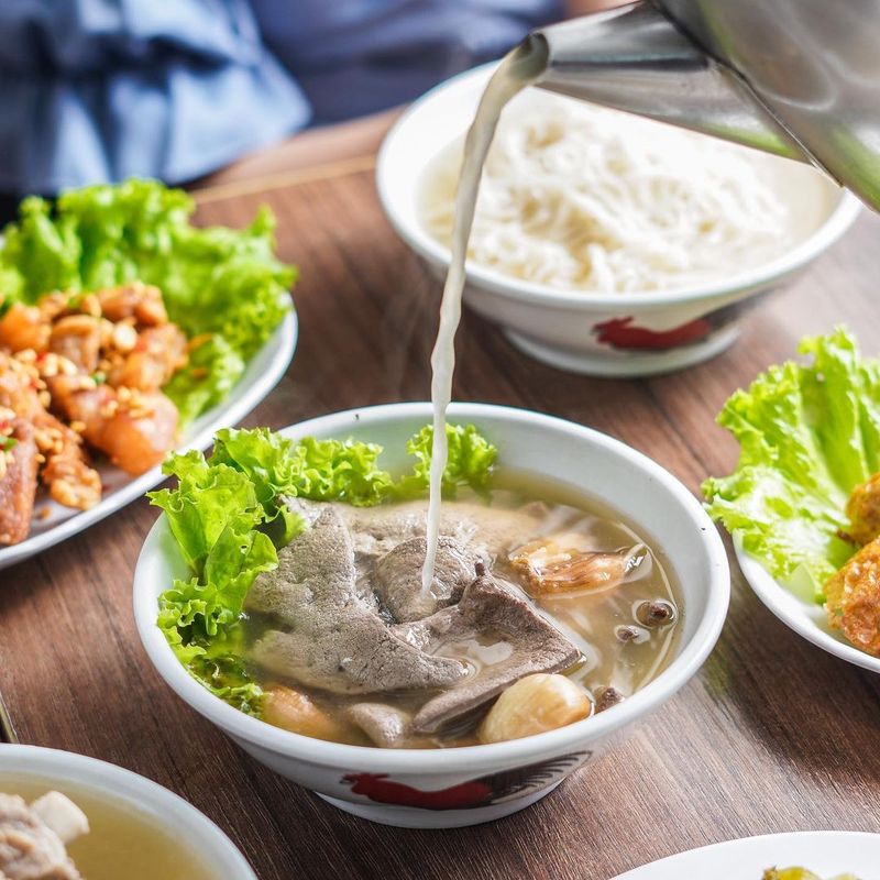 Tempat makan kuliner Asia di Surabaya: Song Fa Bak Kut Teh.