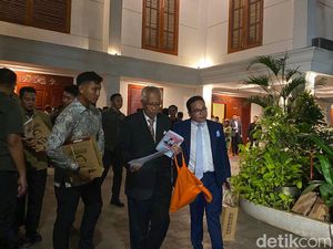 Tim Hukum Kumpul Ikut Bareng Prabowo-Gibran di Kertanegara Malam Ini