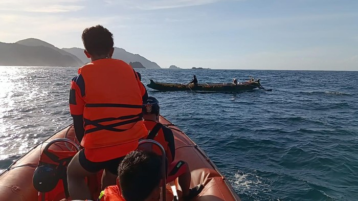 Tim SAR Mataram menghentikan pencarian Lalu Wisnu Aditia Wardana yang hilang di perairan Pantai Lancing, Desa Mekarsari, Kecamatan Praya Barat, Lombok Tengah. (Foto: Istimewa)