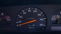 Multi informasi display juga masih memakai jam analog. Jarak tempuhnya masih 41.960 km. Foto: Mecum Auction