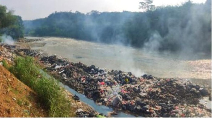 Petugas Kepolisian Bongkar Aktivitas Penimbunan Tanah Ilegal di Tepian Sungai Cisadane Bogor