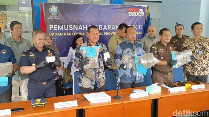 Foto ungkap kasus di kantor BNNP Jateng.