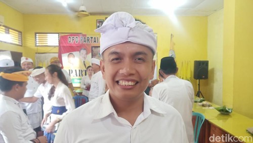 Wakil Bupati Jembrana I Gede Ngurah Patriana Krisna saat ditemui di kantor DPD II Partai Golkar, Selasa (23/4/2025). (Foto: I Putu Adi Budiastrawan/detikBali)