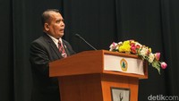 Dalam orasi ilmiahnya Wamendes juga menyebut pemindahan ibu kota merupakan waktu yang tepat karena sudah memiliki kajian panjang, pemindahan IKN ini juga telah digagah oleh Presiden Soekarno yang ingin memindahkan ibu kota ke Kalimantan Tengah. 