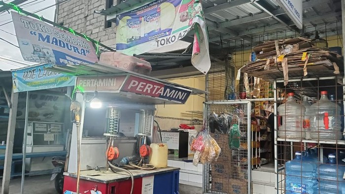 Salah satu warung Madura di Jalan Trengguli, Penatih, Denpasar, Bali, Senin (22/4/2024).