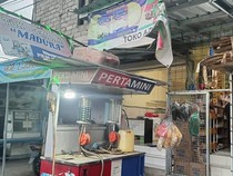 Warung Madura di Bali: Buka 24 Jam, Jual Bahan Pokok, hingga BBM Pertamini