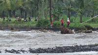 Material banjir lahar berupa batu dan pasir, menimbun lahan pertanian warga. Sehingga, sawah para petani tidak bisa ditanami lagi.