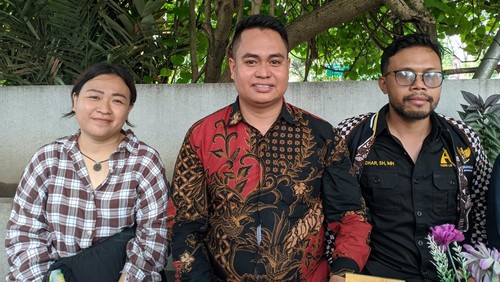 Ita Yulianti, anak Lusi, di Mataram, Selasa (23/4/2024). Lusi menjadi tersangka penggelapan barang elektronik senilai Rp 15 miliar.