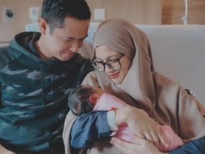 Alyssa Soebandono Nantikan Pakai Baju Couple dengan Anak Perempuannya