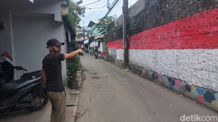 Detik-detik Maling Mobil di Bogor Benturkan Korban ke Tiang Listrik